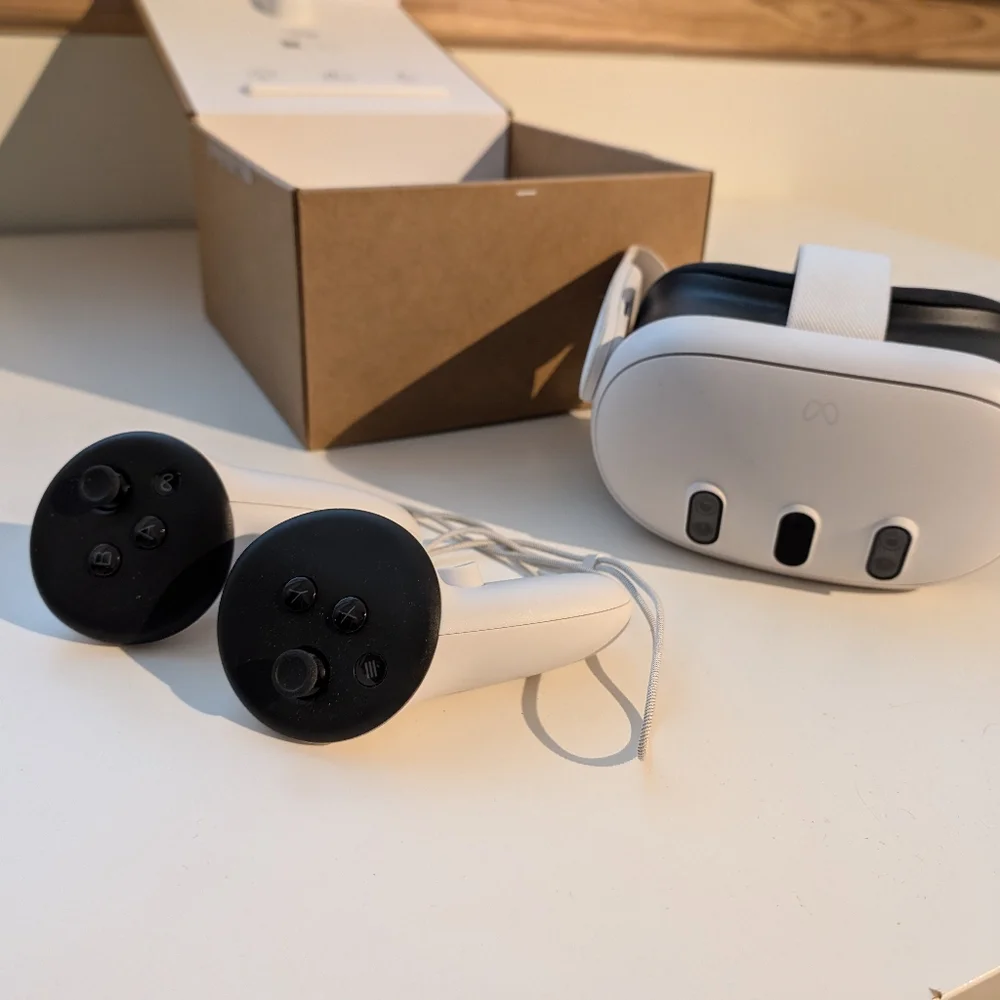 Meta Quest 3 (Virtual Reality)